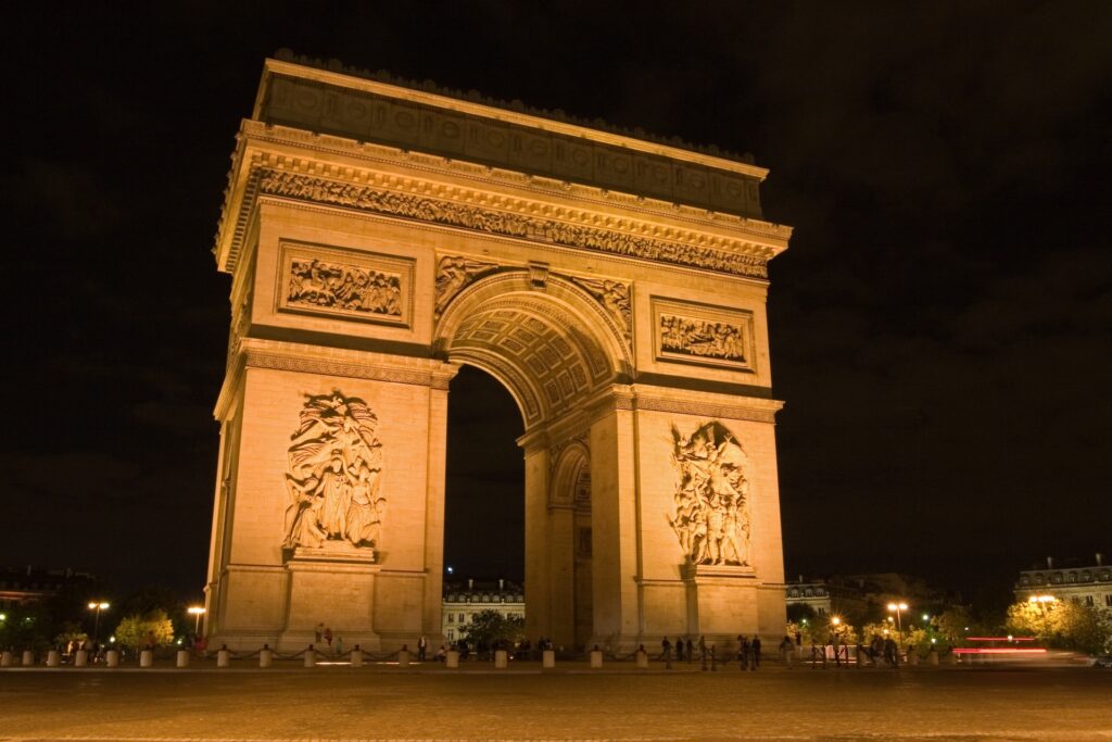 黄金比が使われているパリの凱旋門